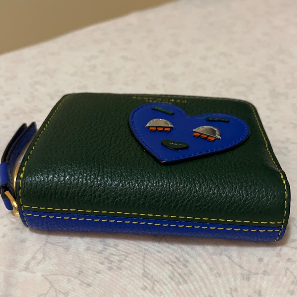 🎊Host Pick🎊 Tory Burch Bi-fold Wallet - Picture 2 of 7